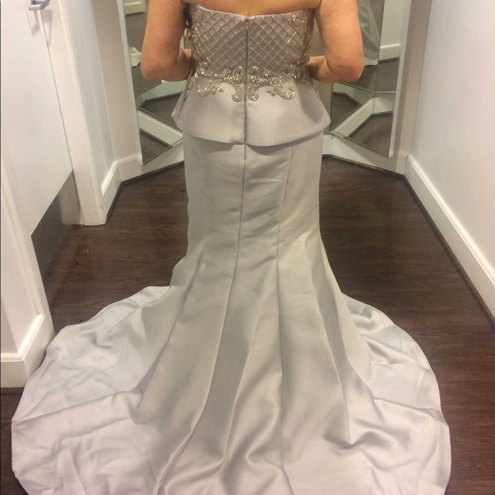 JOVANI NEE WITH TAGS. Size 8. Never been worn.